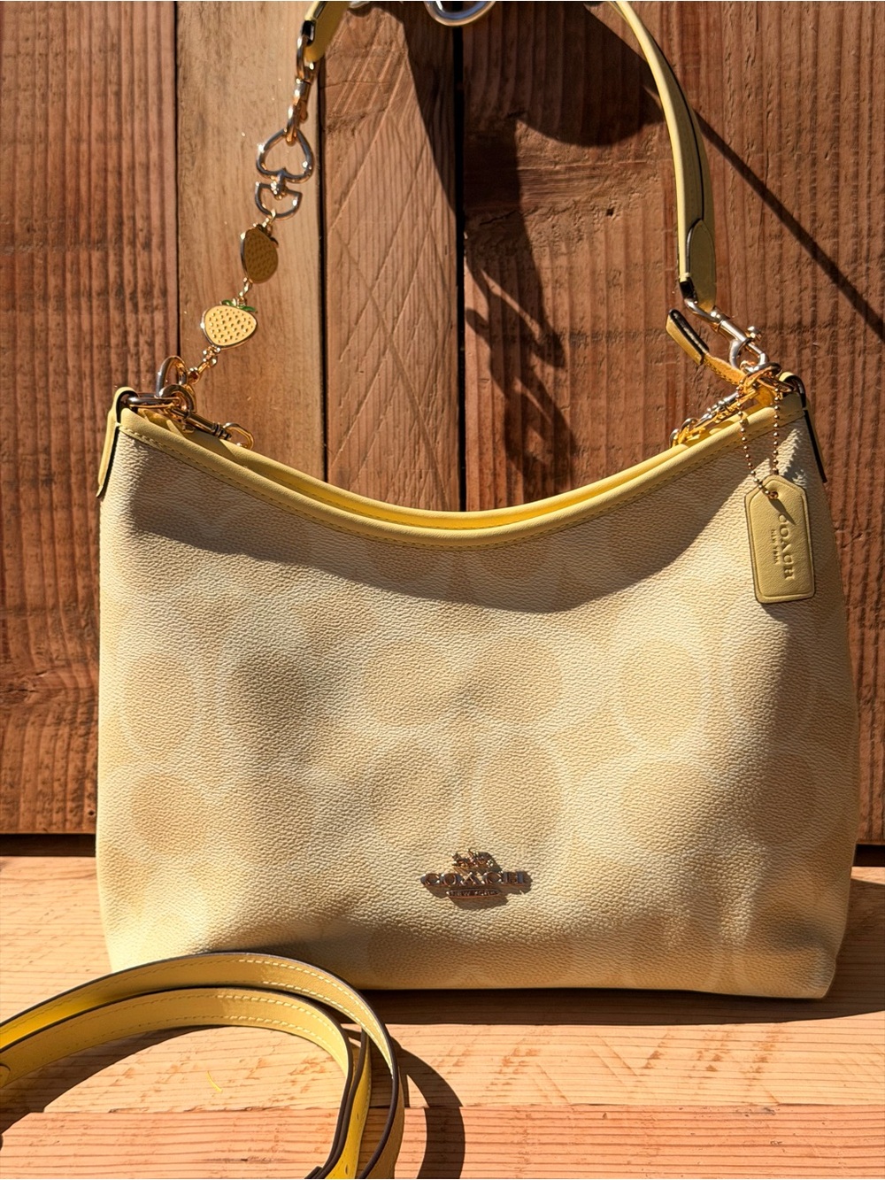 Coach Laurel Shoulder Bag💛✨🍯